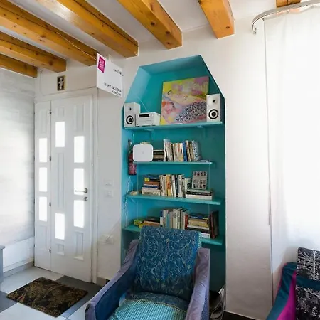 Night Galleria - Bed & Art In - The Pink House Burano